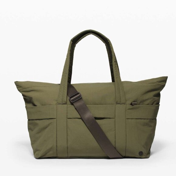 NEW!!!ON MY LEVEL DUFFEL *SMALL